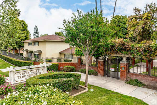 Vista Valle Townhomes property
